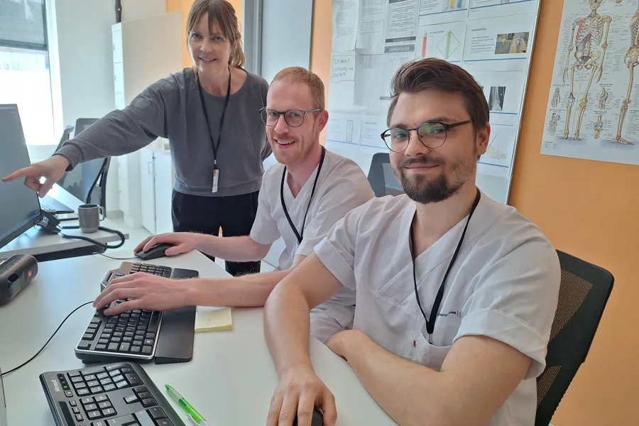 Foto av radiografene Eirik Dalseide, Kamil Ziarniak og Silje Klausen