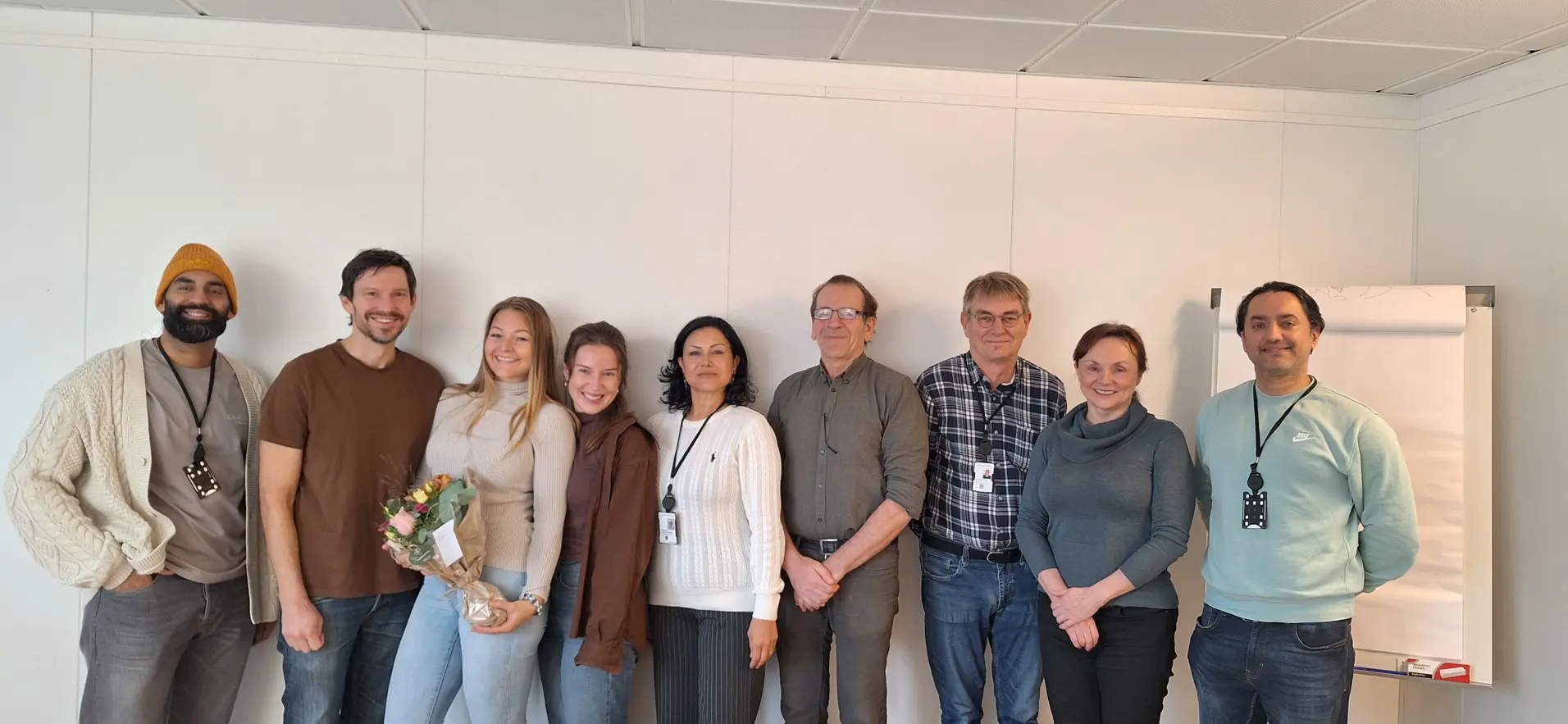 En gruppe mennesker som poserer for et bilde